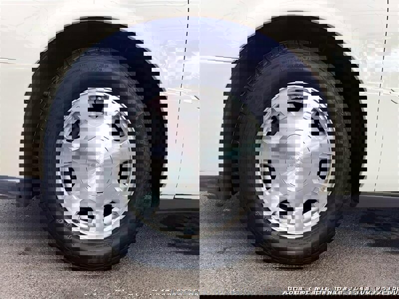 Used 2001 Cadillac De Ville w/ Comfort/Convenience Pkg image 13