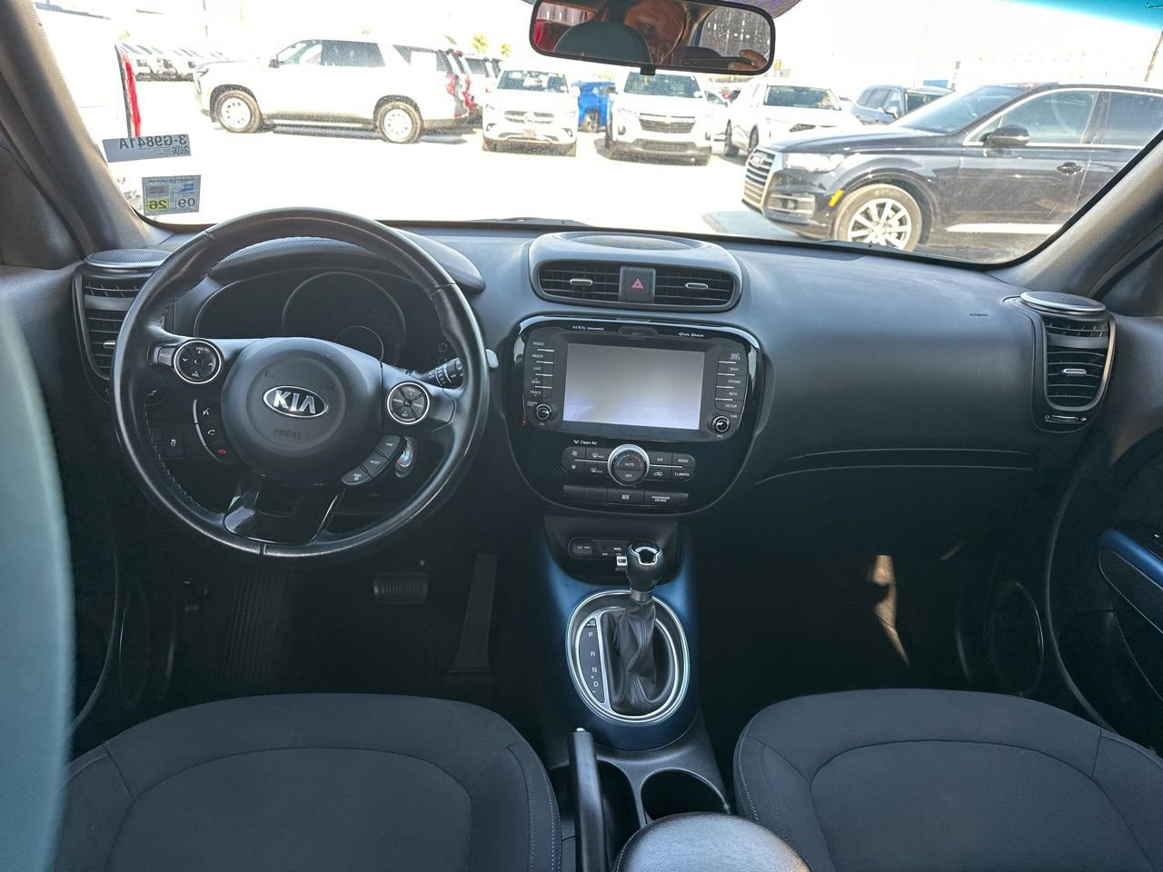 Used 2015 Kia Soul + w/ Audio Package FWD image 9