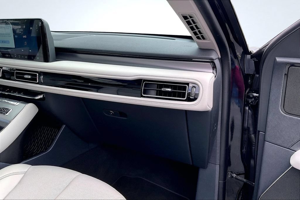 Used 2026 Lincoln Aviator AWD w/ Jet Appearance Package image 24