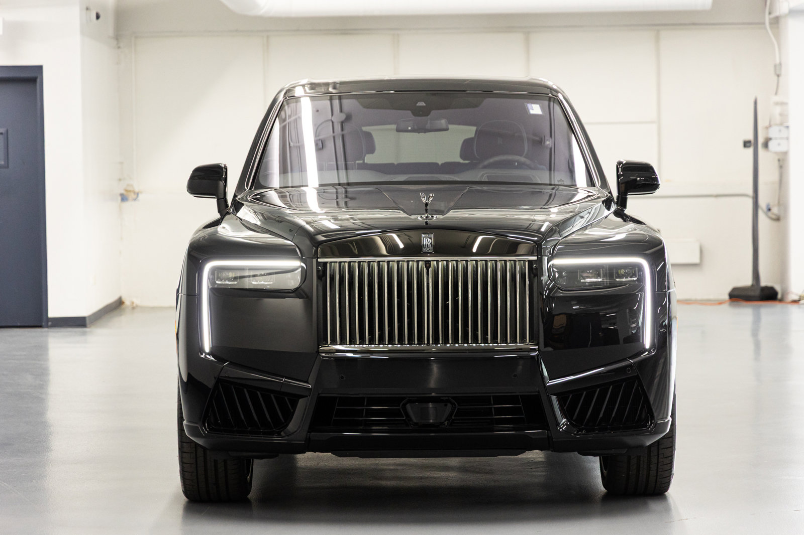 Certified 2025 Rolls-Royce Cullinan Black Badge AWD/4WD image 7