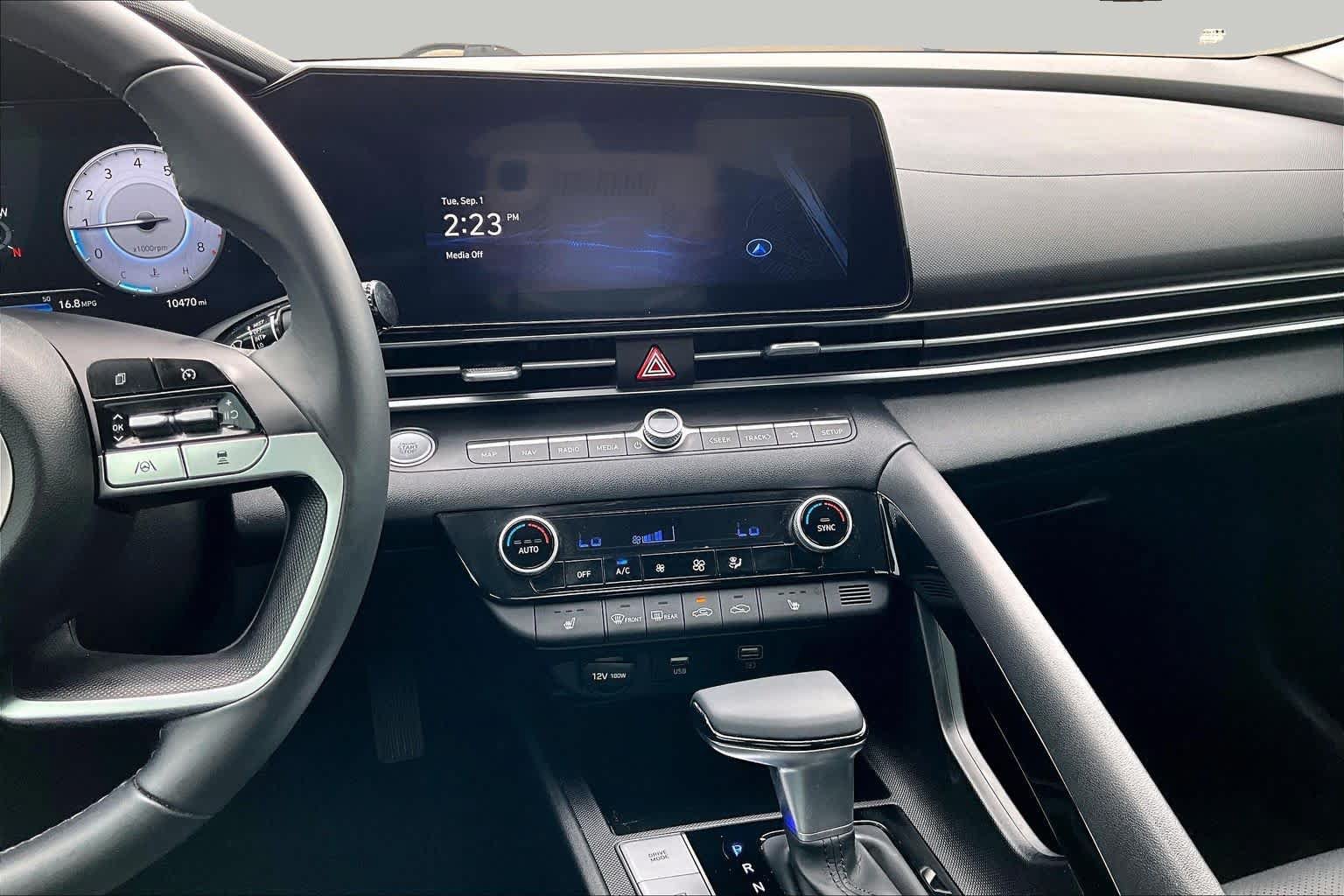 Certified 2023 Hyundai Elantra Limited FWD image 7