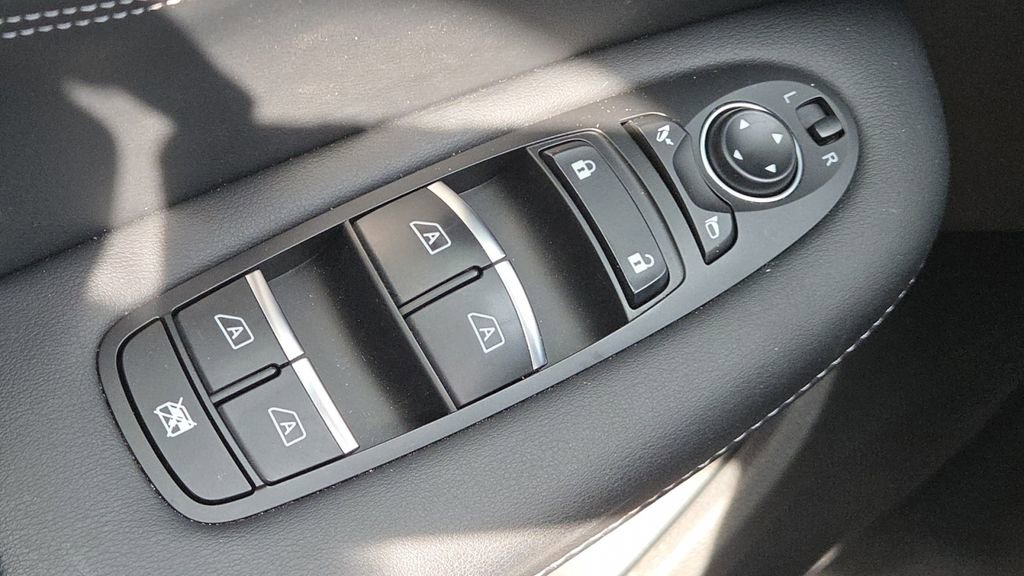 Certified 2025 INFINITI QX55 Luxe AWD/4WD image 12