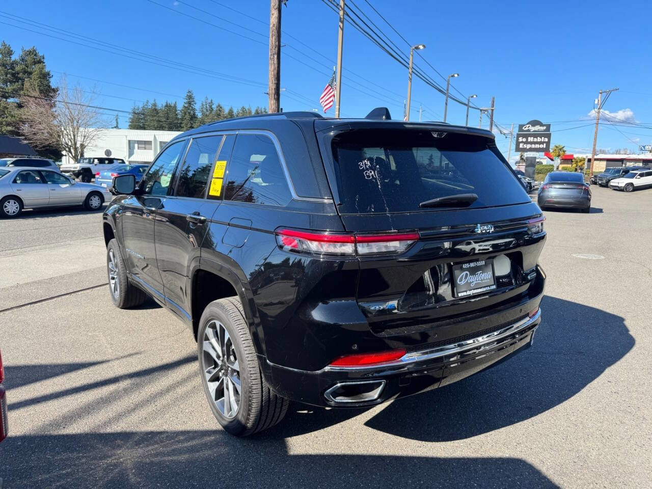 Used 2023 Jeep Grand Cherokee Overland w/ Luxury Tech Group IV AWD/4WD image 2