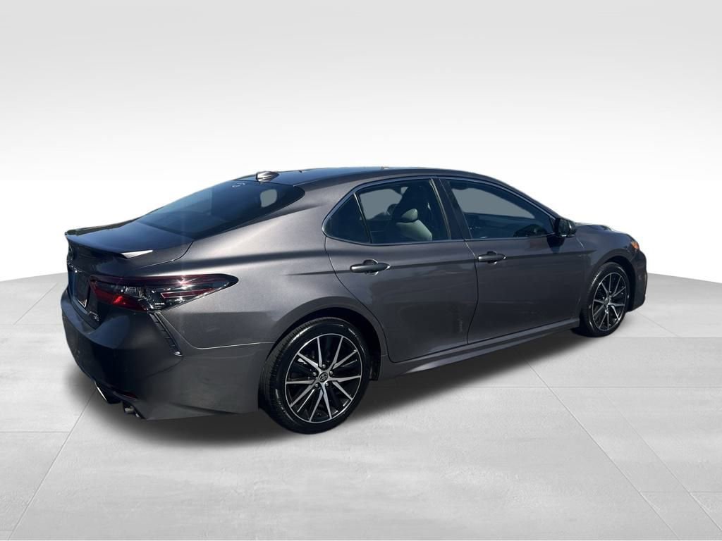 Used 2022 Toyota Camry SE image 6