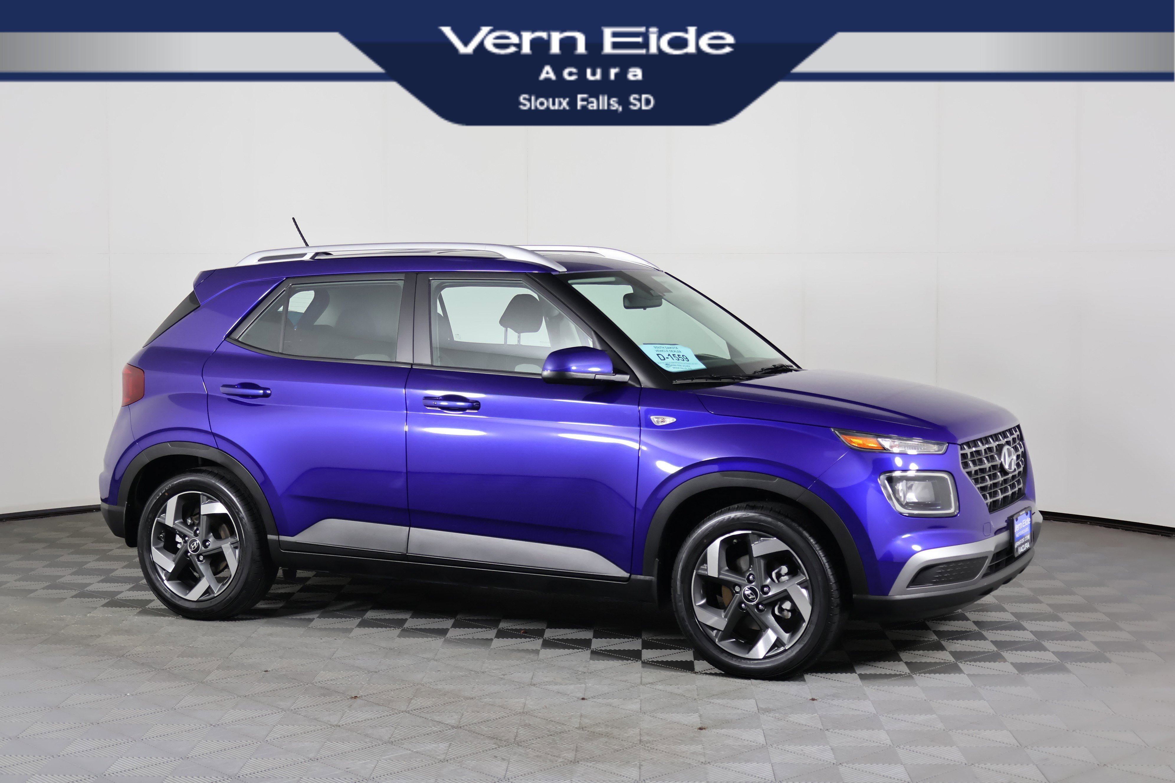 Used 2024 Hyundai Venue SEL image 1