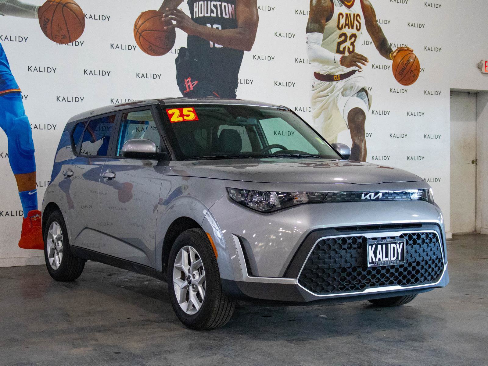 Used 2025 Kia Soul LX w/ LX Technology Package FWD image 18