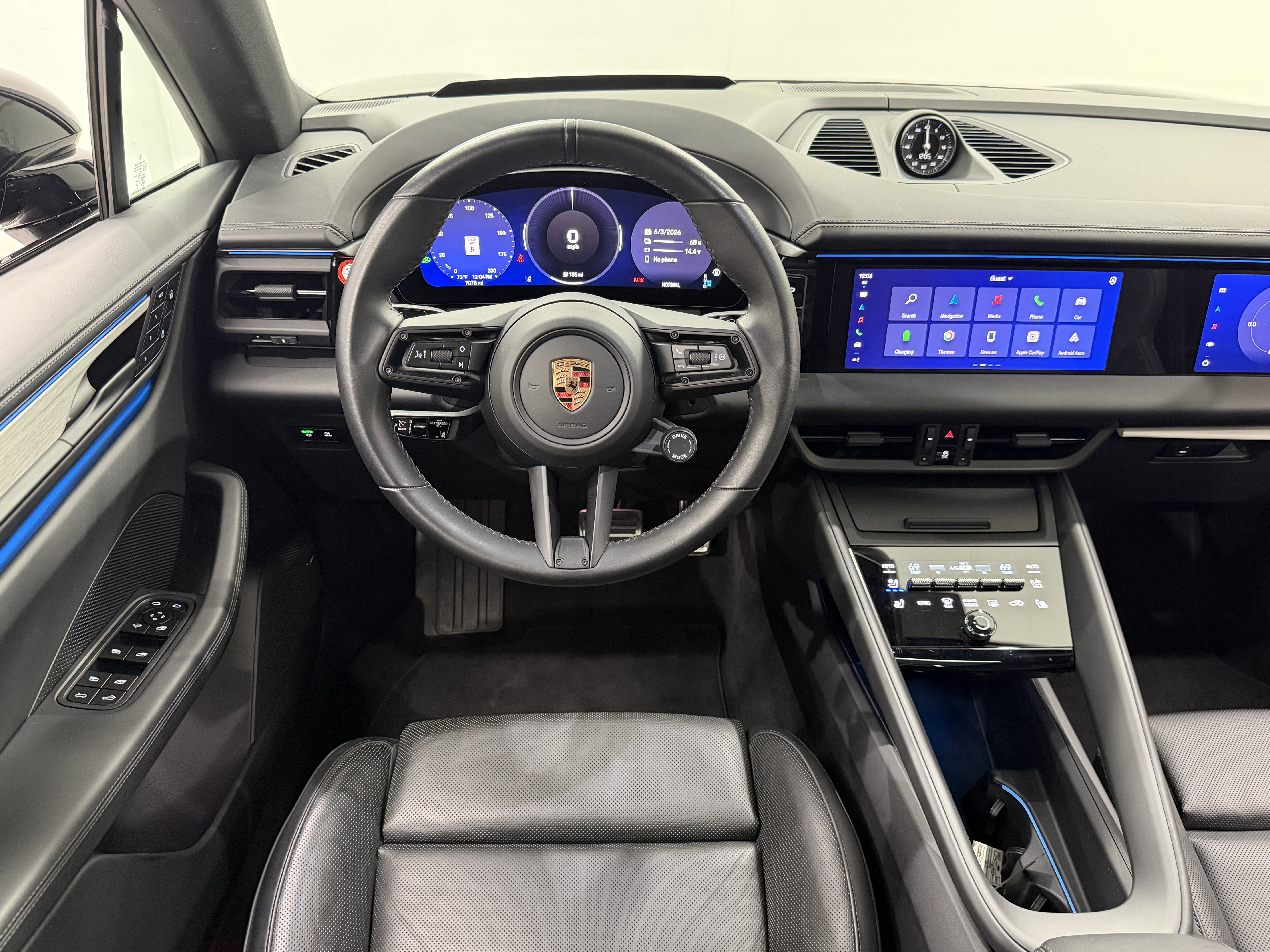 Certified 2025 Porsche Macan 4S Electric AWD/4WD image 29
