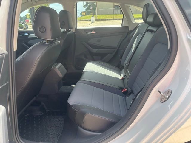 Used 2026 Volkswagen Jetta SE FWD image 12