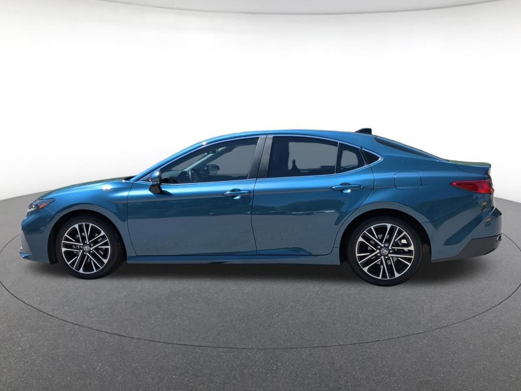 Used 2025 Toyota Camry XLE FWD image 3