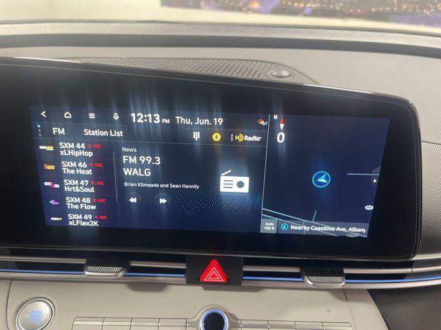 New 2025 Hyundai Elantra Limited image 17