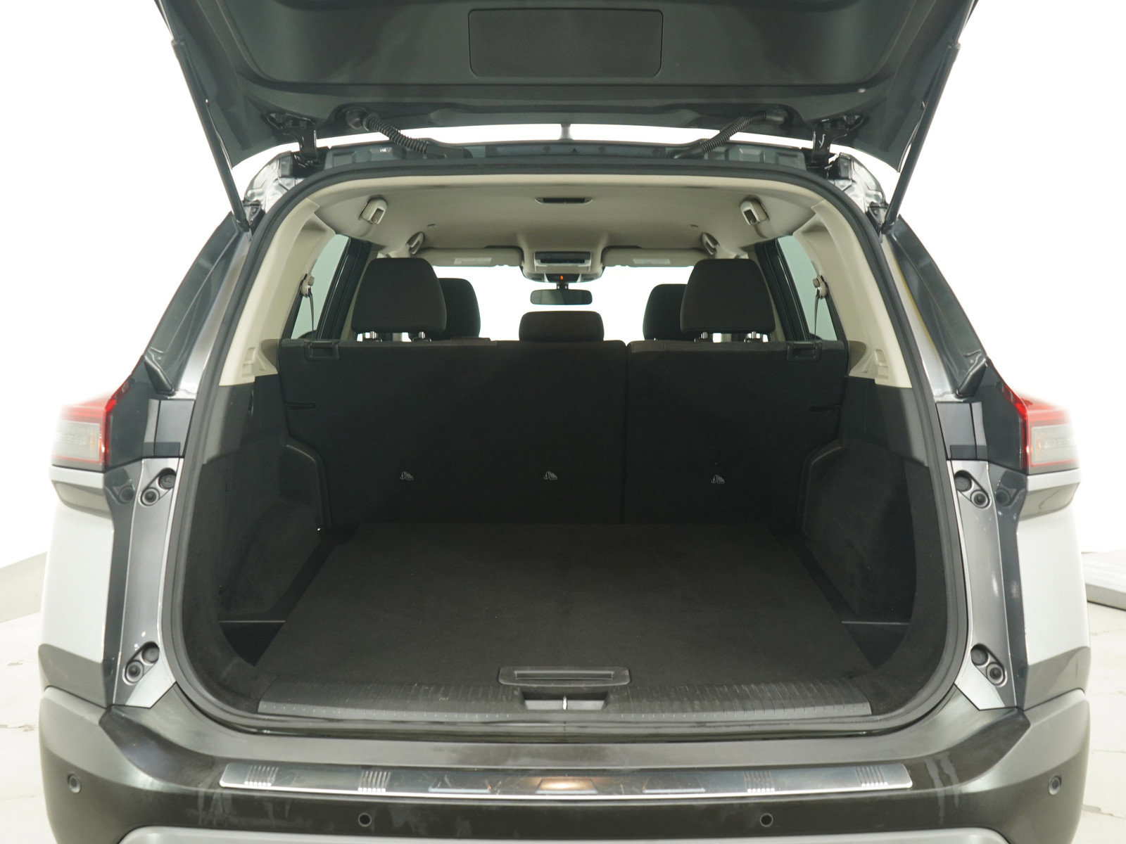 Used 2022 Nissan Rogue SV image 16