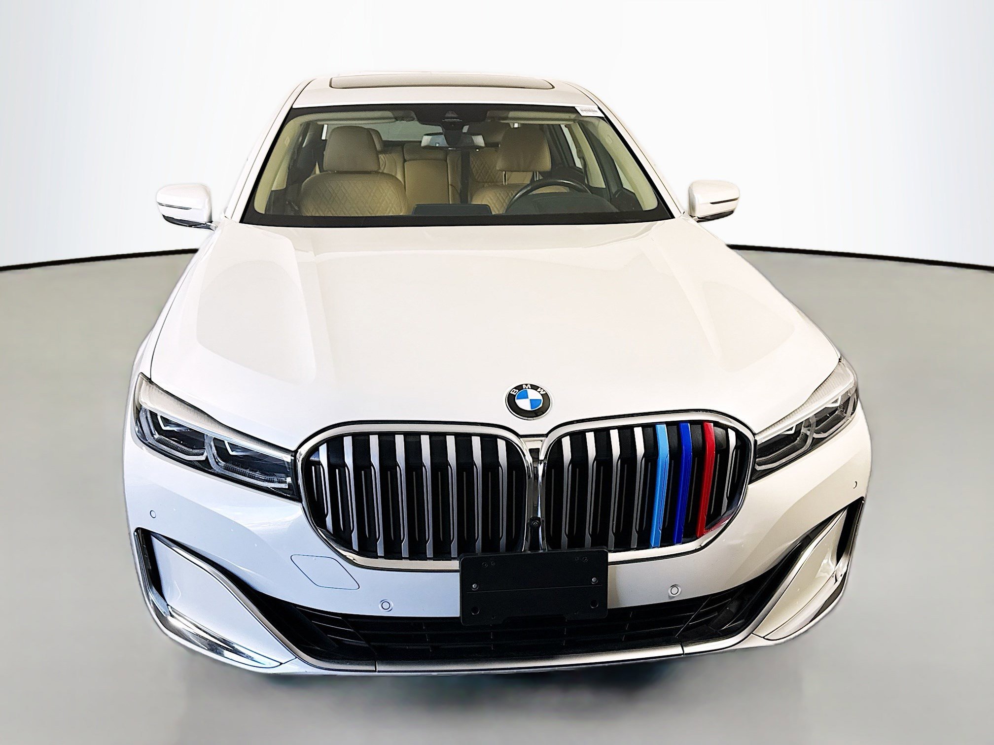 Used 2022 BMW 740i image 2