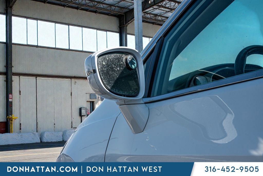 Used 2022 Chrysler Pacifica Touring-L image 30