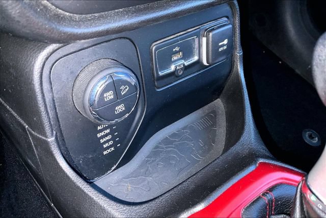 Used 2016 Jeep Renegade Trailhawk AWD/4WD image 24