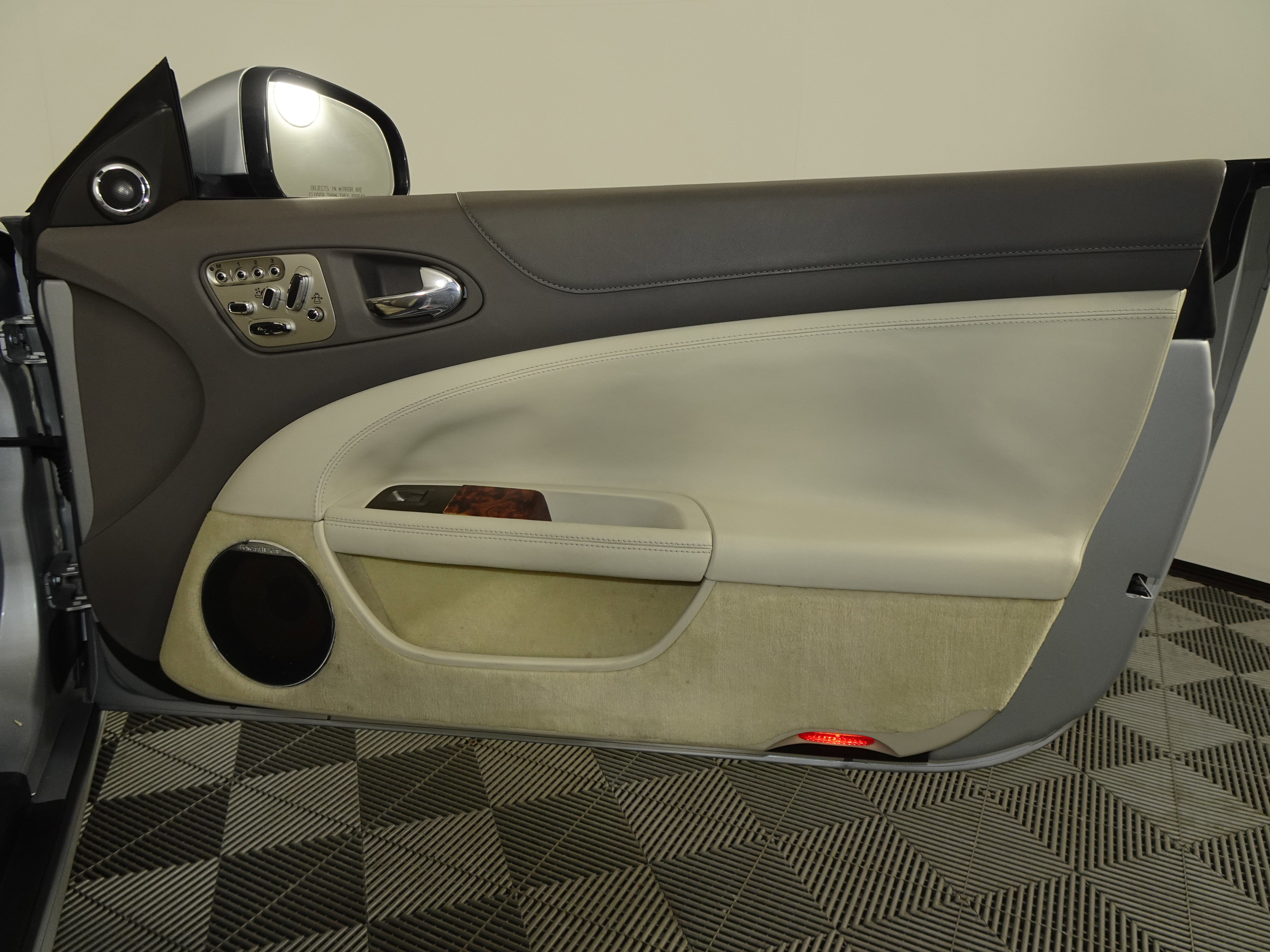 Used 2010 Jaguar XK Convertible image 32