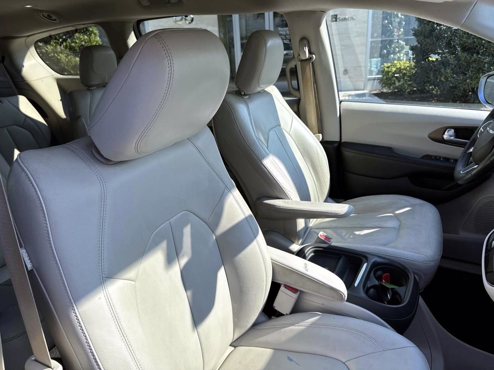 Used 2017 Chrysler Pacifica Touring-L image 15