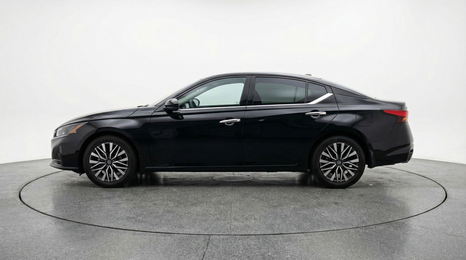 Used 2025 Nissan Altima 2.5 SV FWD image 5