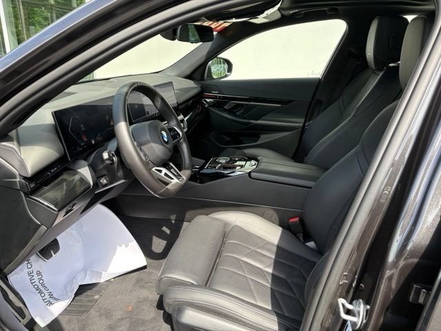Certified 2024 BMW 530i xDrive w/ M Sport Package AWD/4WD image 10