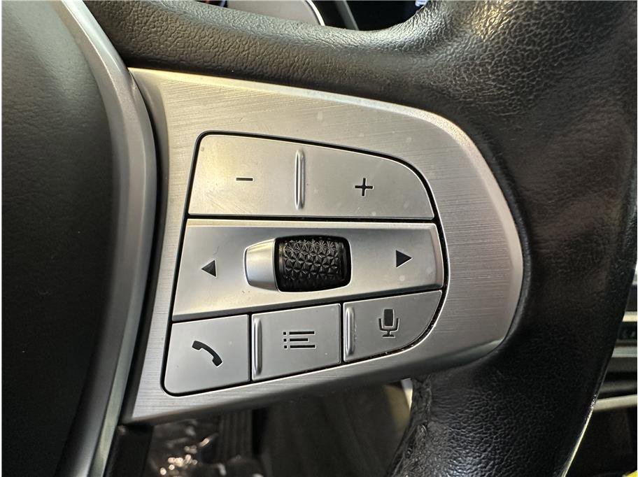 Used 2022 BMW X7 xDrive40i w/ Cold Weather Package image 15