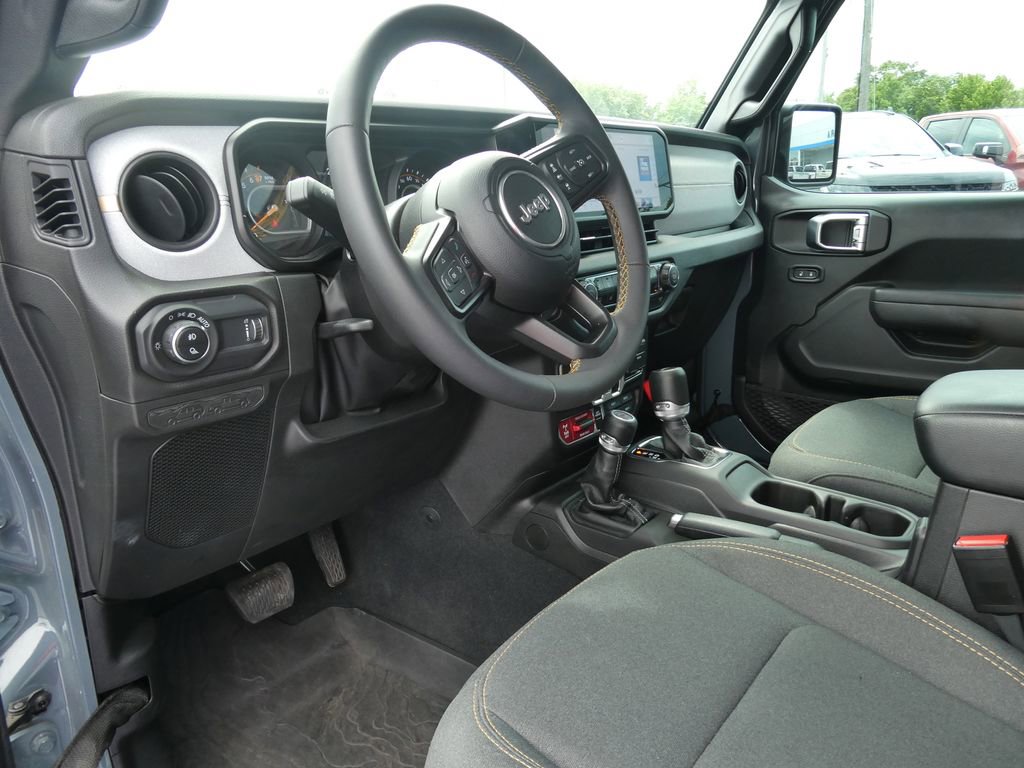 Used 2024 Jeep Gladiator Sport AWD/4WD image 25