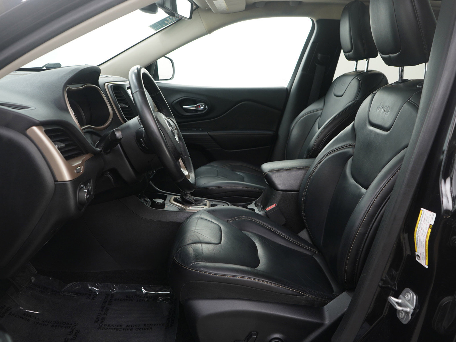 Used 2017 Jeep Cherokee Limited image 16