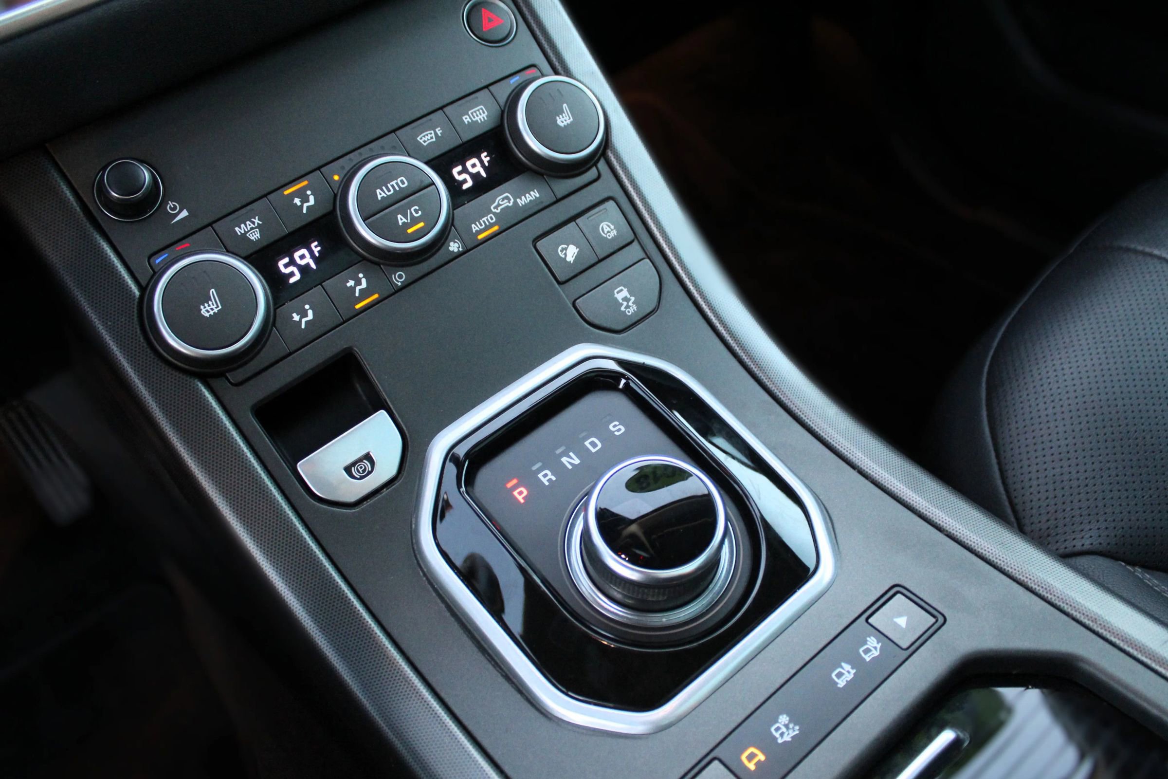 Used 2018 Land Rover Range Rover Evoque SE Sport Utility 4D image 17