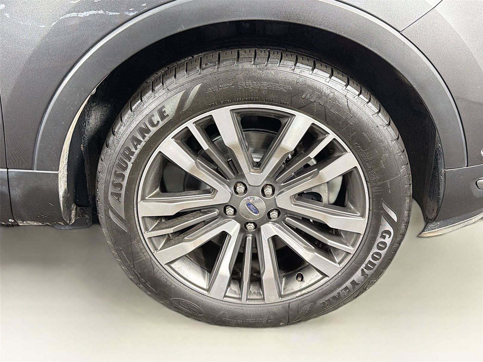 Used 2018 Ford Explorer Platinum AWD/4WD image 37