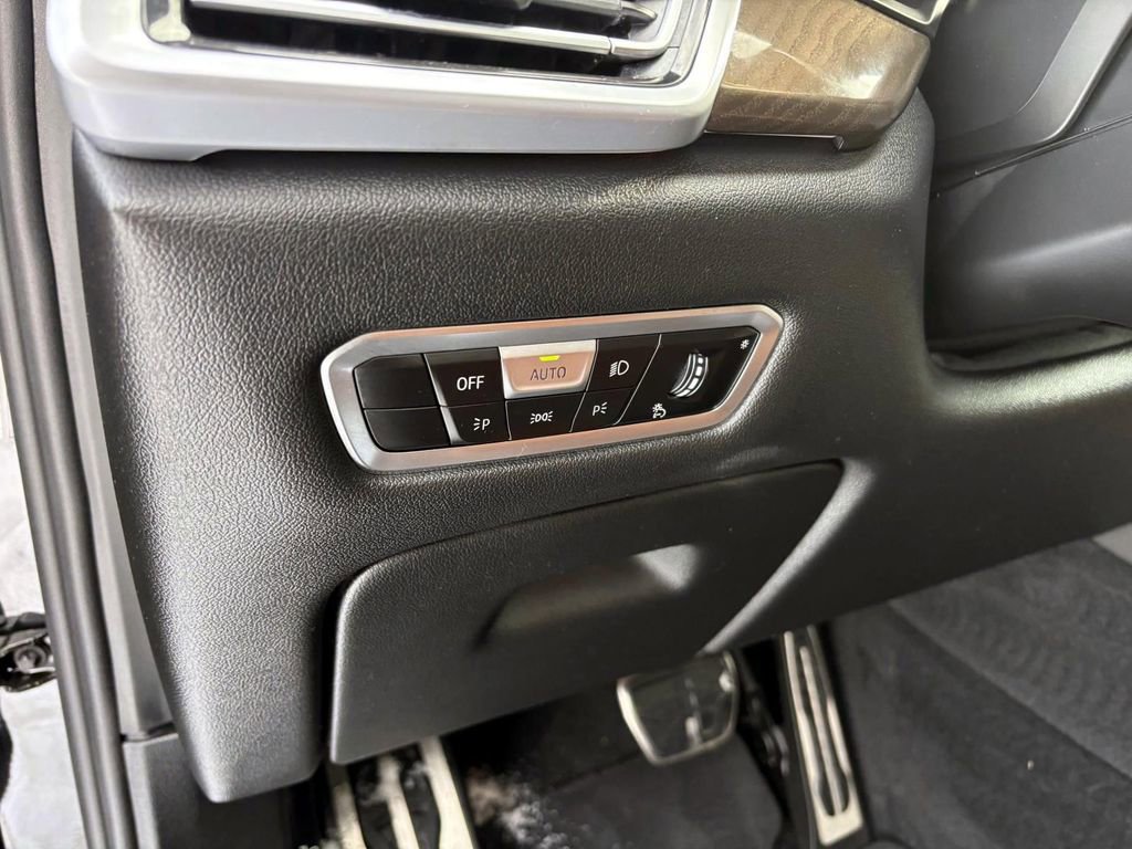 Certified 2022 BMW X5 xDrive40i w/ M Sport Package image 14