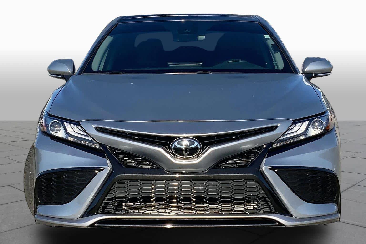 Used 2022 Toyota Camry XSE FWD image 4