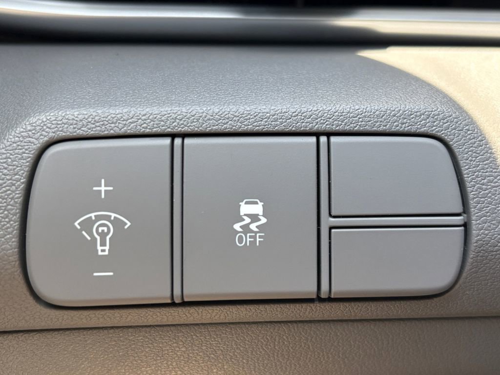 New 2026 Hyundai Elantra Sport image 2