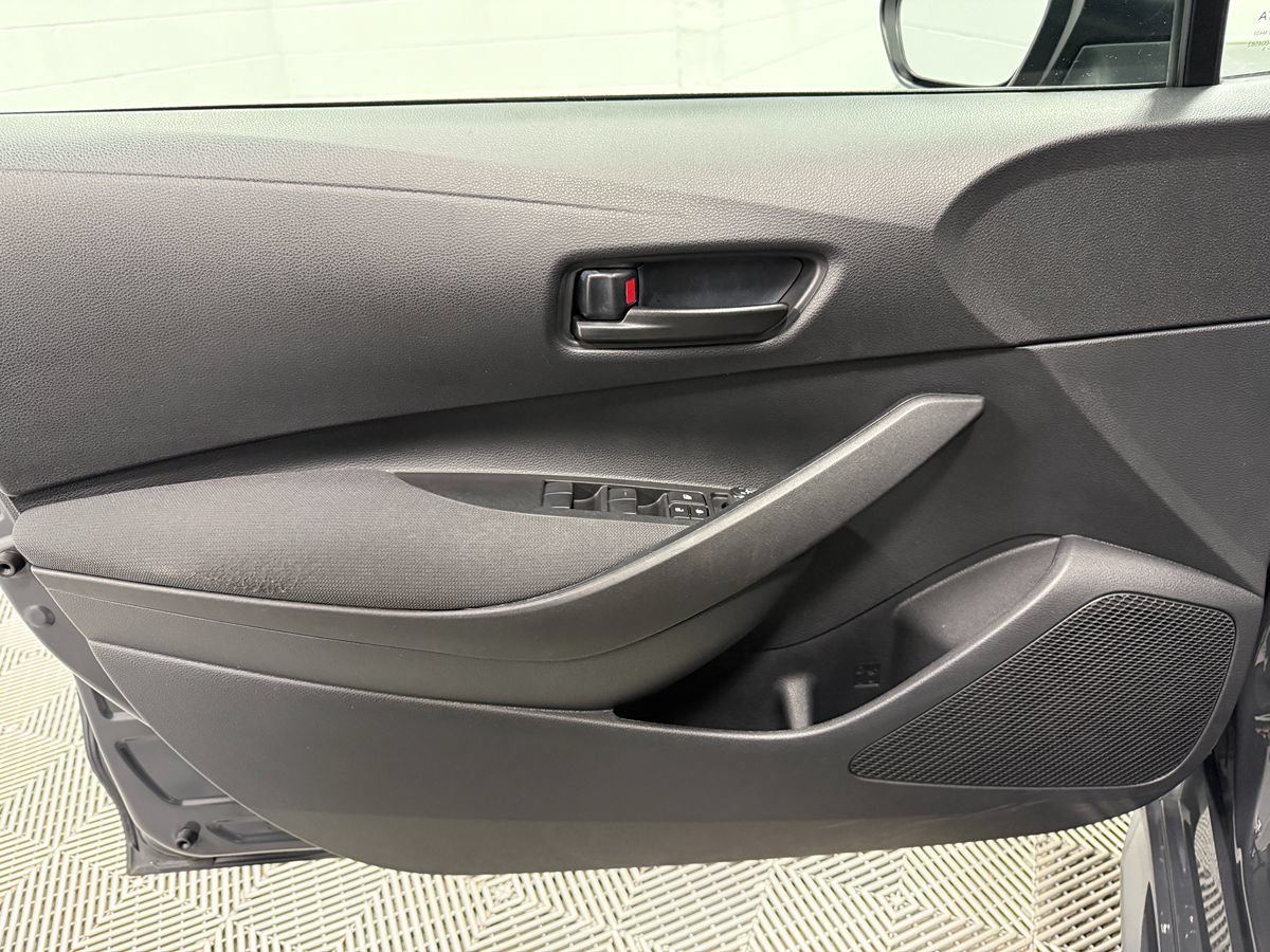 Used 2025 Toyota Corolla LE FWD image 9