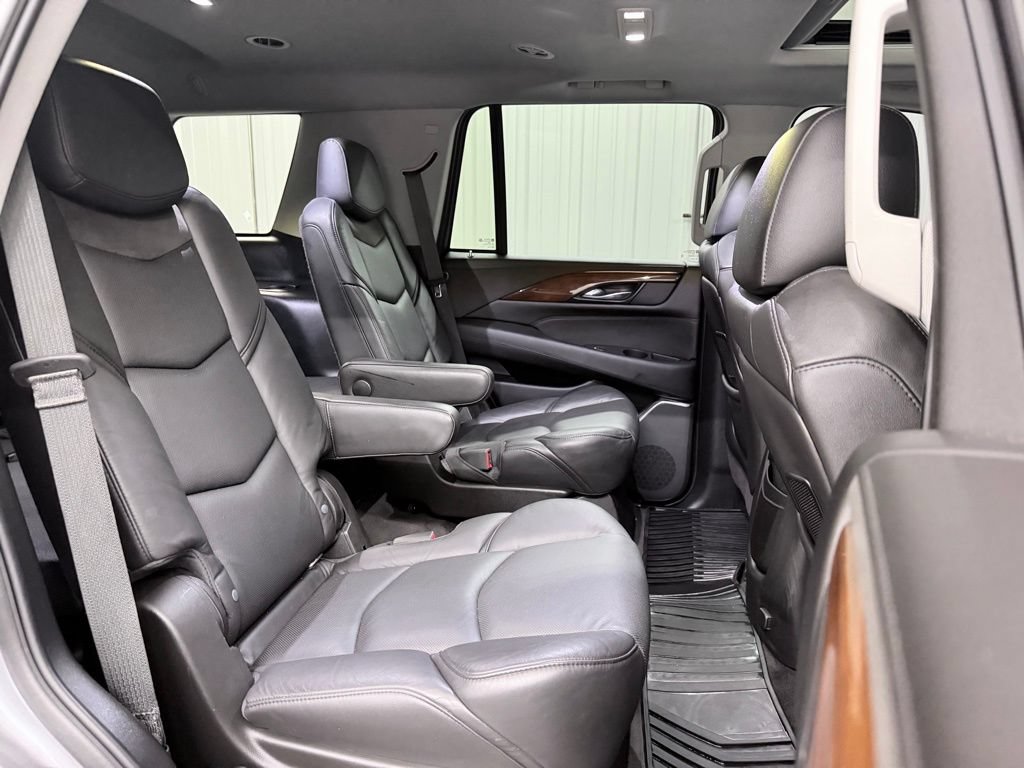 Used 2020 Cadillac Escalade Luxury w/ LPO, Radiant Package AWD/4WD image 41