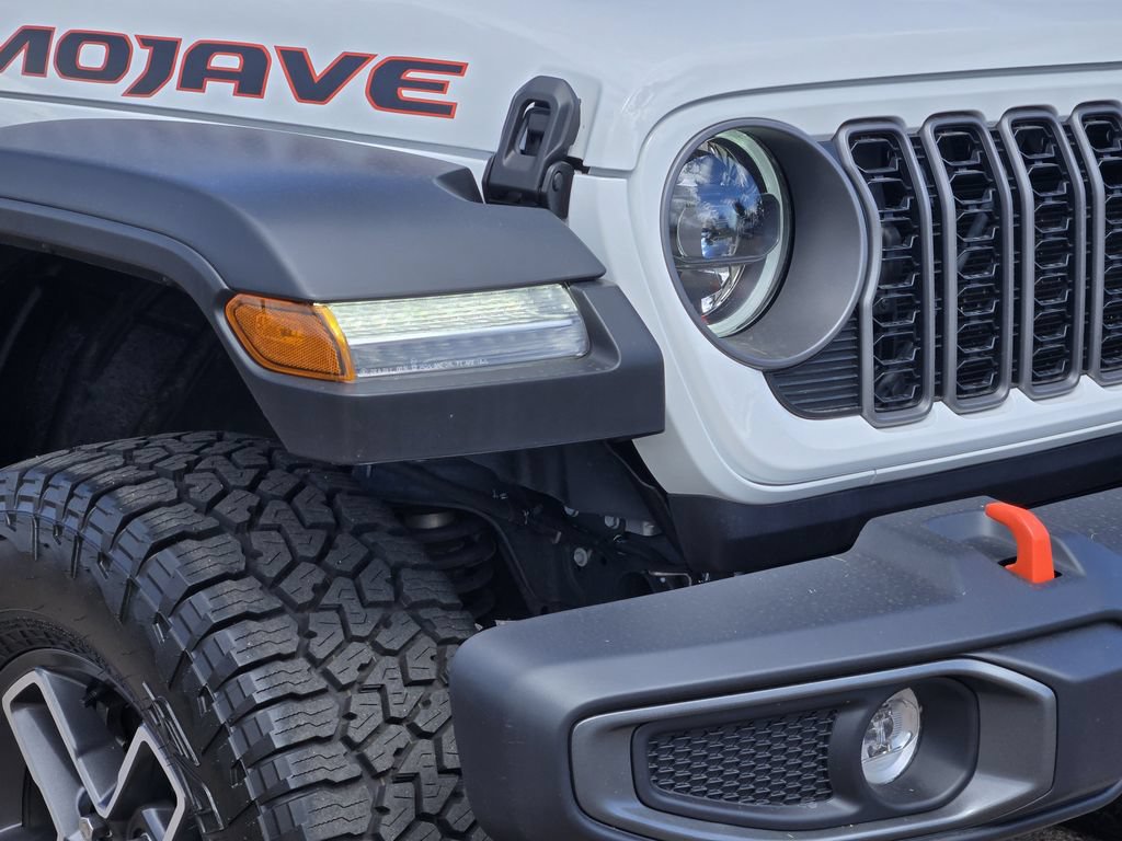 Used 2025 Jeep Gladiator Mojave w/ Convenience Group AWD/4WD image 11