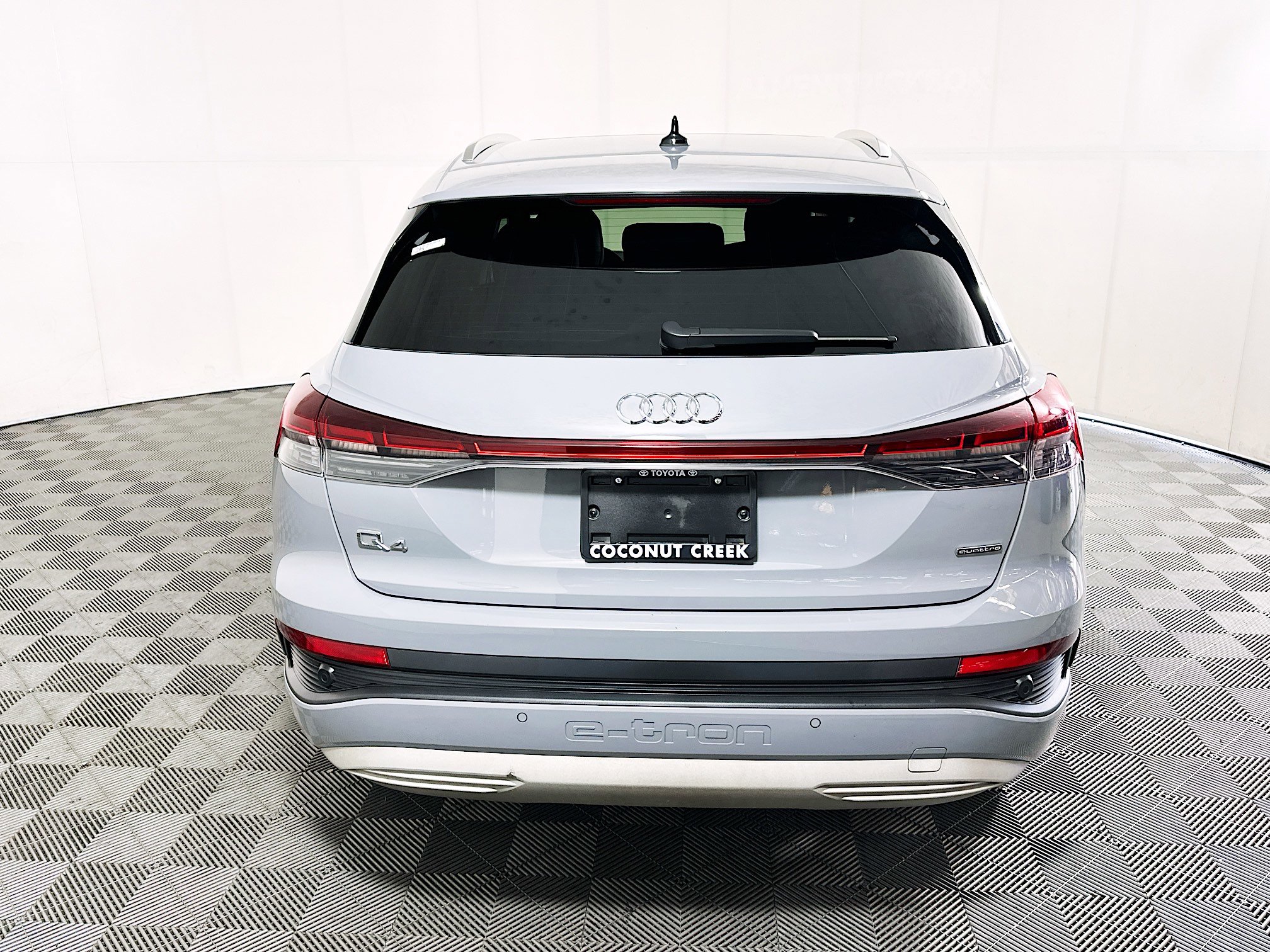 Used 2022 Audi Q4 e-tron Premium Plus AWD/4WD image 4