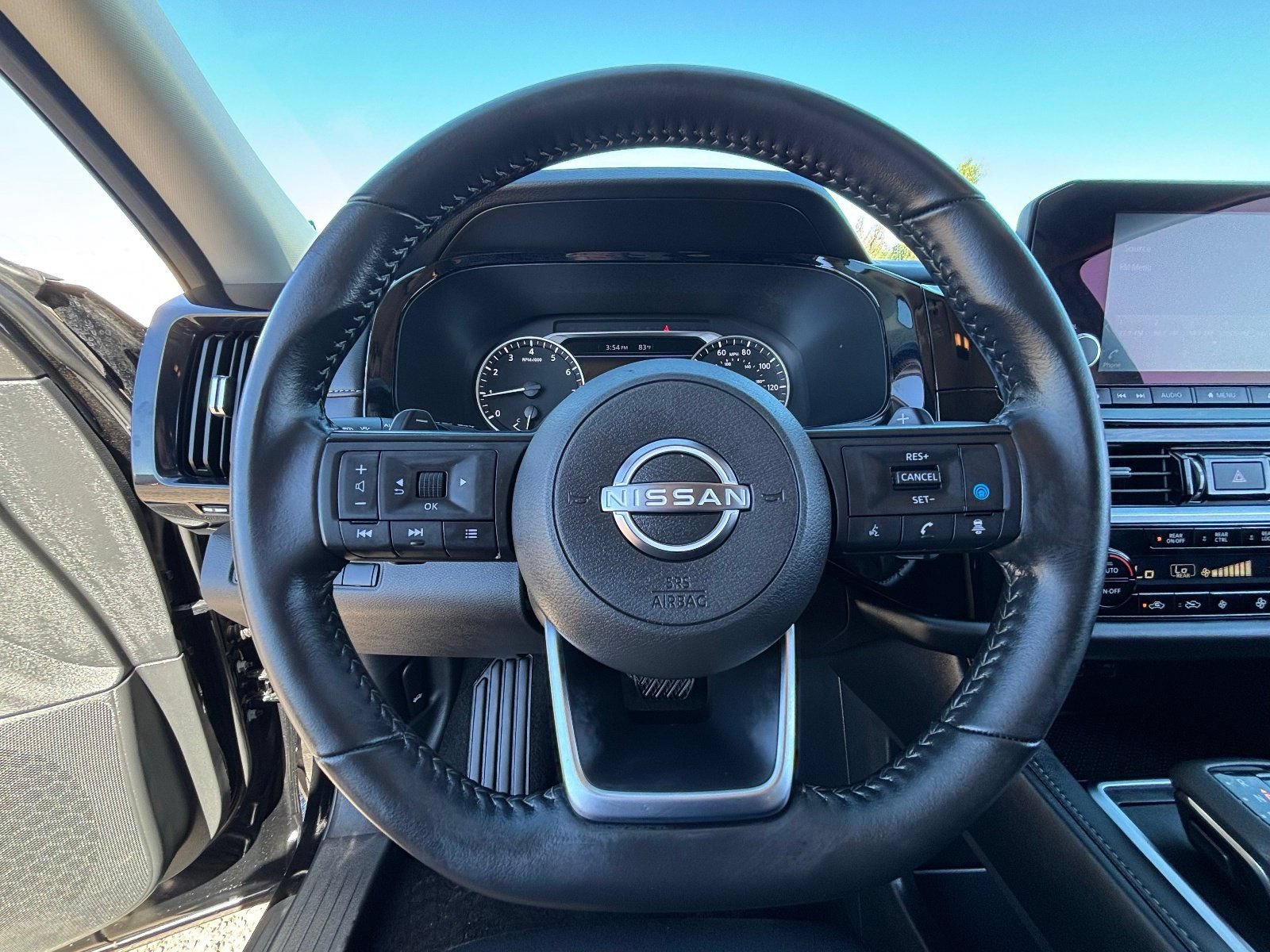 Certified 2025 Nissan Pathfinder SV FWD image 28