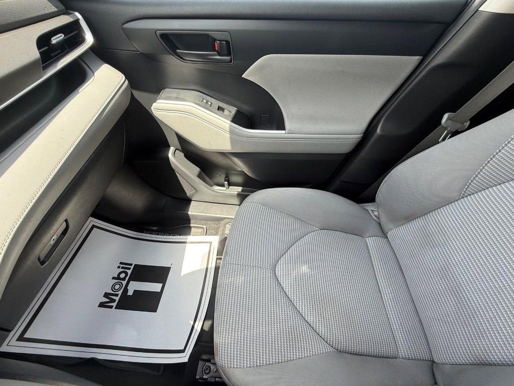 Used 2020 Toyota Highlander L AWD/4WD image 21