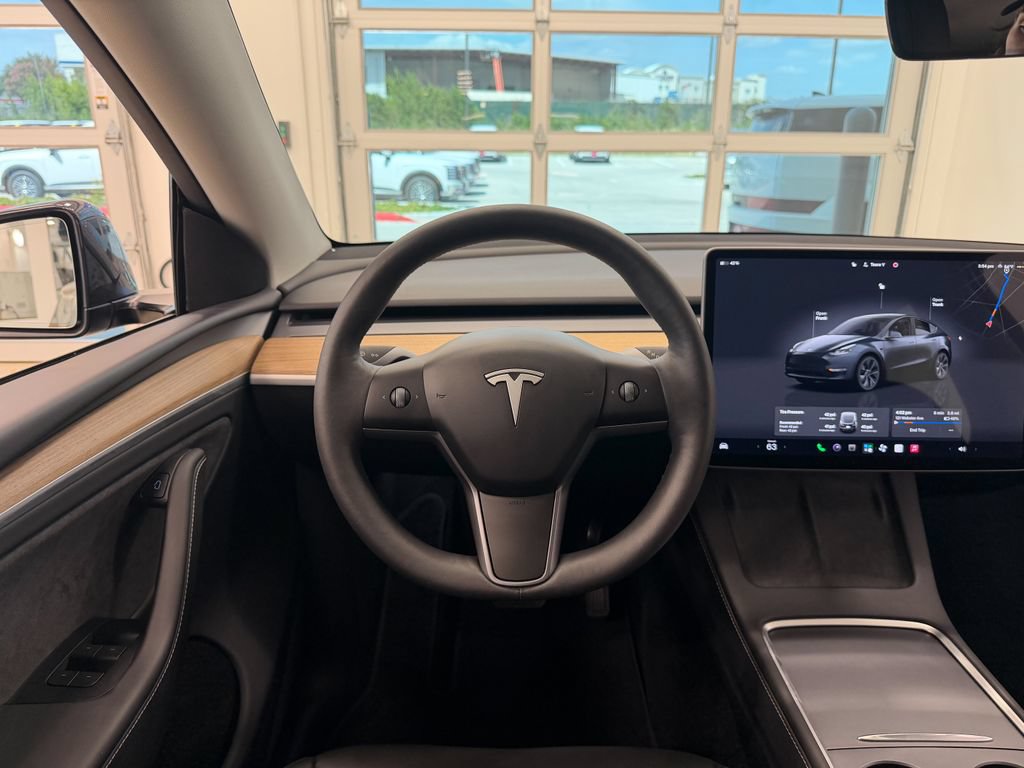 Used 2024 Tesla Model Y Long Range AWD/4WD image 17