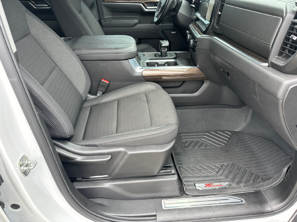 Used 2025 Chevrolet Silverado 1500 LT Trail Boss w/ Convenience Package II AWD/4WD image 13