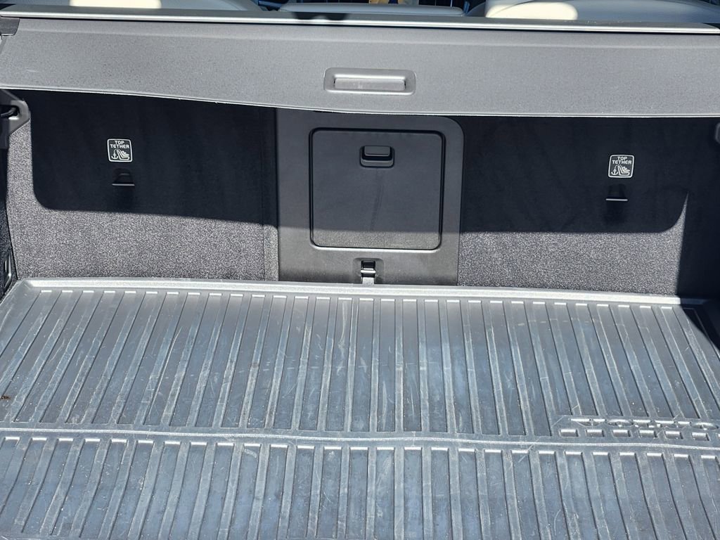 Used 2024 Volvo XC60 T8 Plus w/ Protection Package Premier image 20