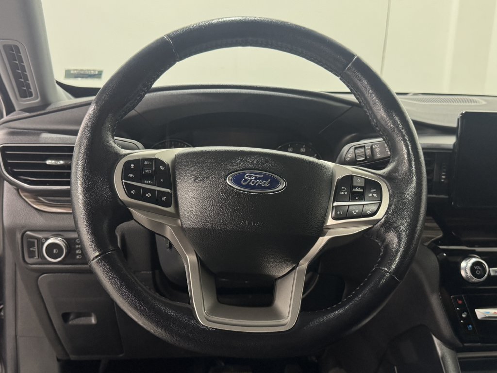 Used 2022 Ford Explorer Limited w/ Class IV Trailer Tow Package AWD/4WD image 4