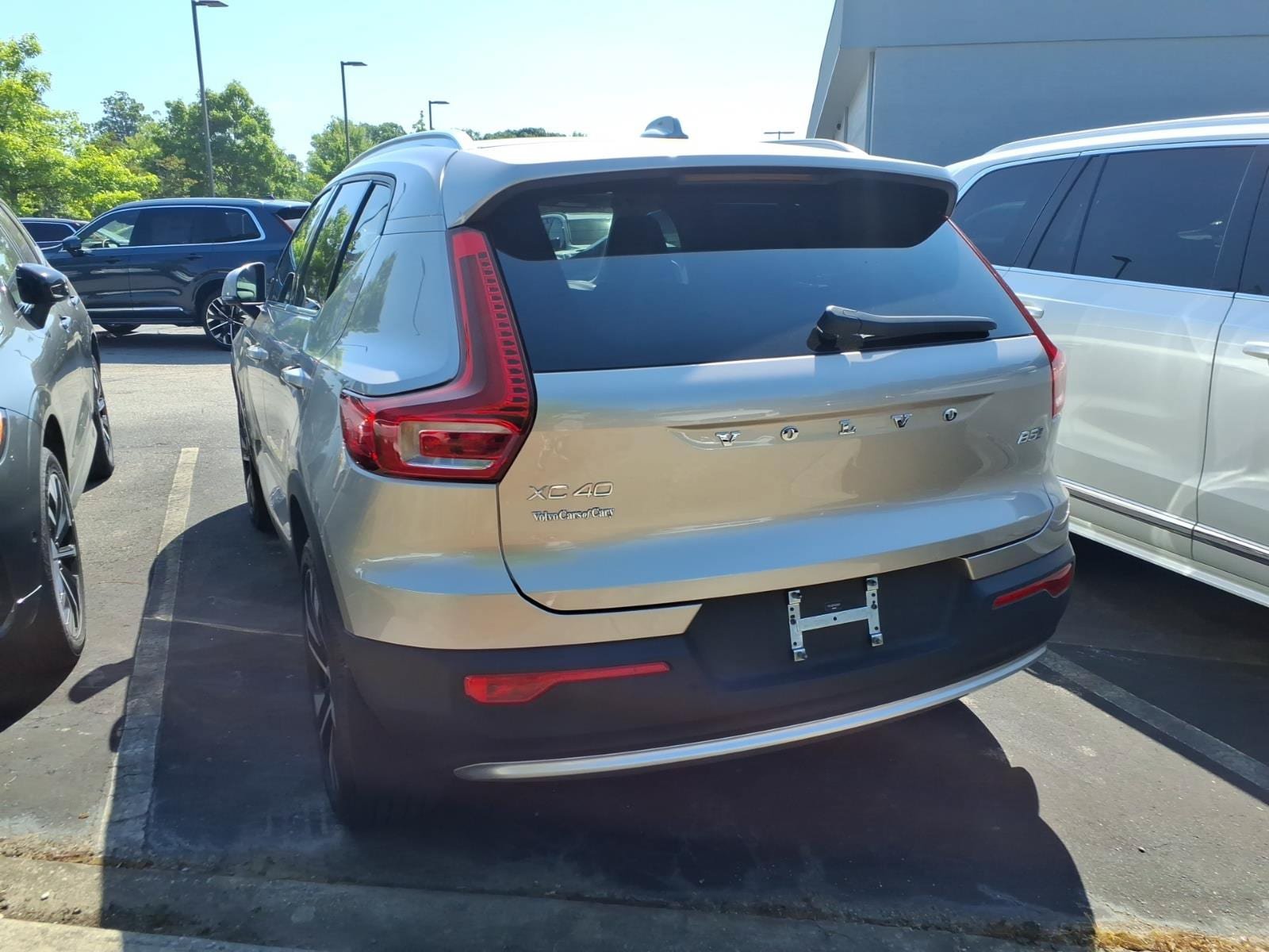 Used 2024 Volvo XC40 B5 Plus w/ Protection Package Premier AWD/4WD image 6