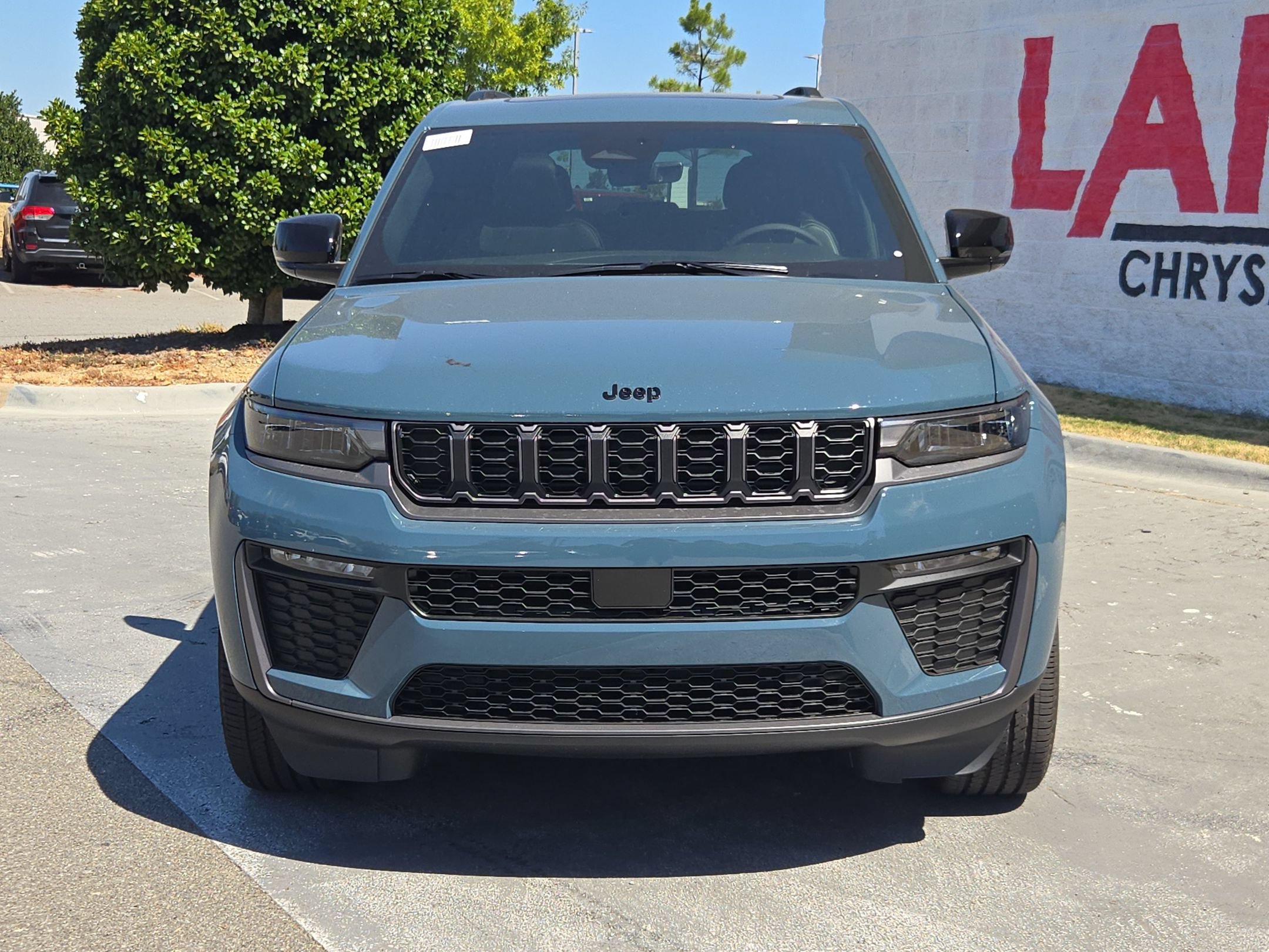 New 2027 Jeep Grand Cherokee Limited AWD/4WD image 2