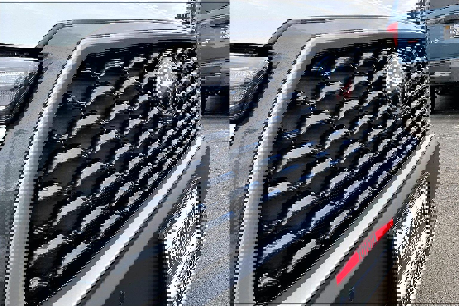 Used 2025 Toyota Corolla Cross XLE image 29