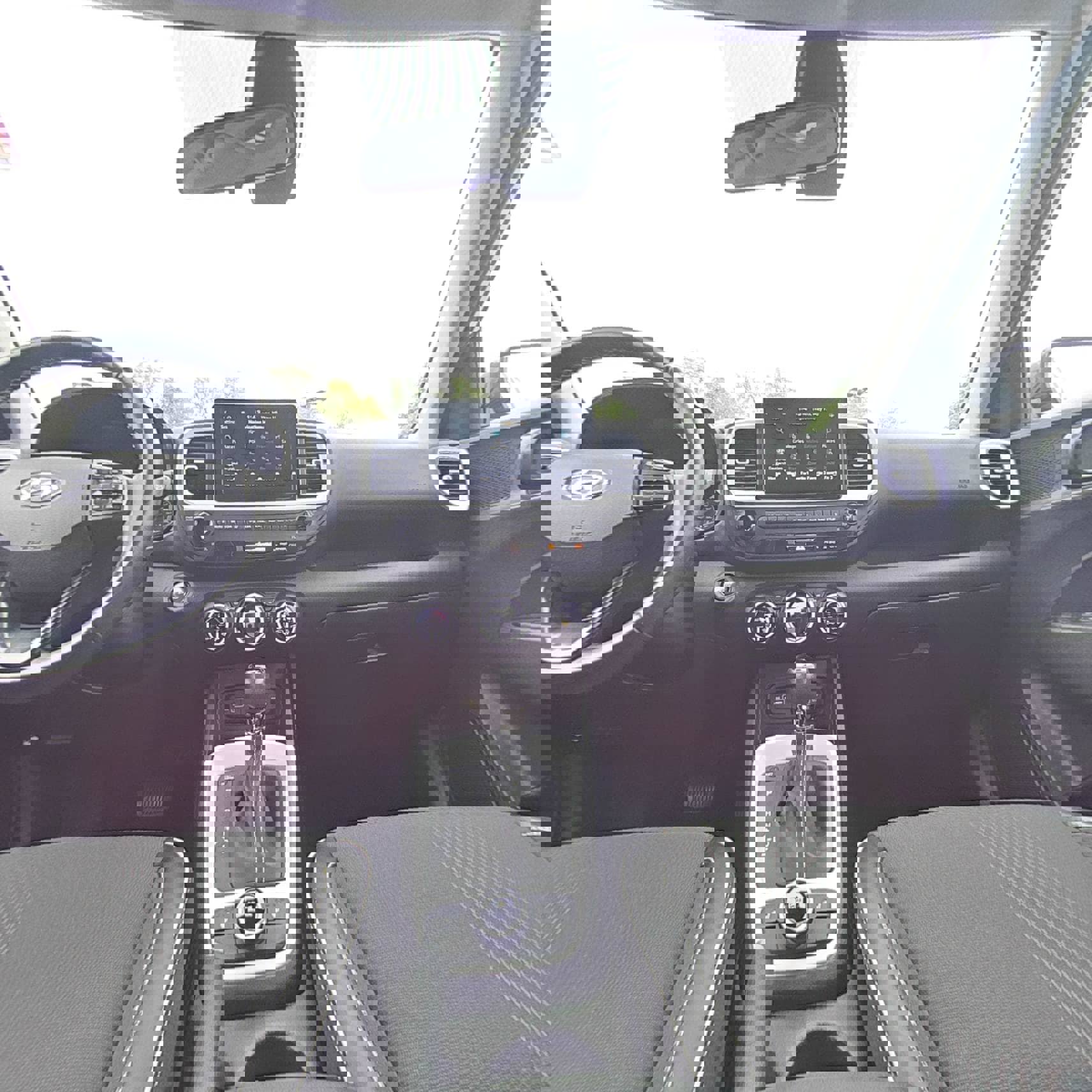 Used 2022 Hyundai Venue Limited image 26