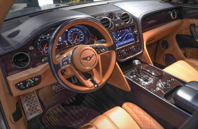 Used 2017 Bentley Bentayga image 14