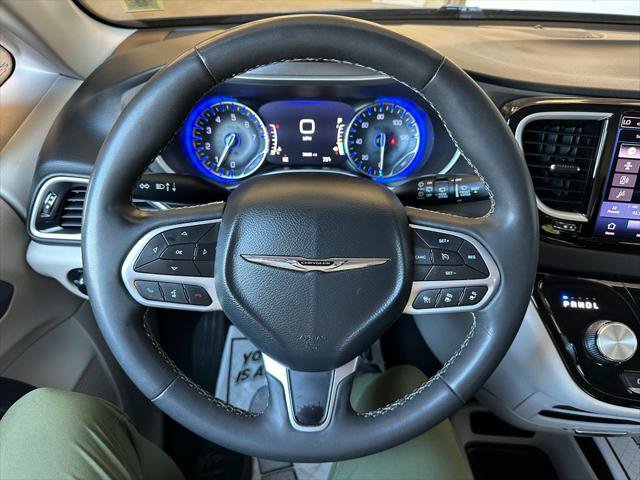 Certified 2022 Chrysler Pacifica Touring-L FWD image 2