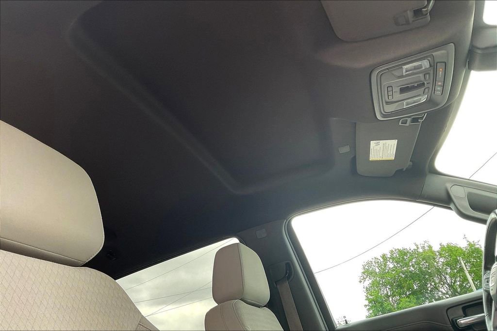 Used 2021 GMC Sierra 1500 SLE w/ Driver Alert Package II AWD/4WD image 17