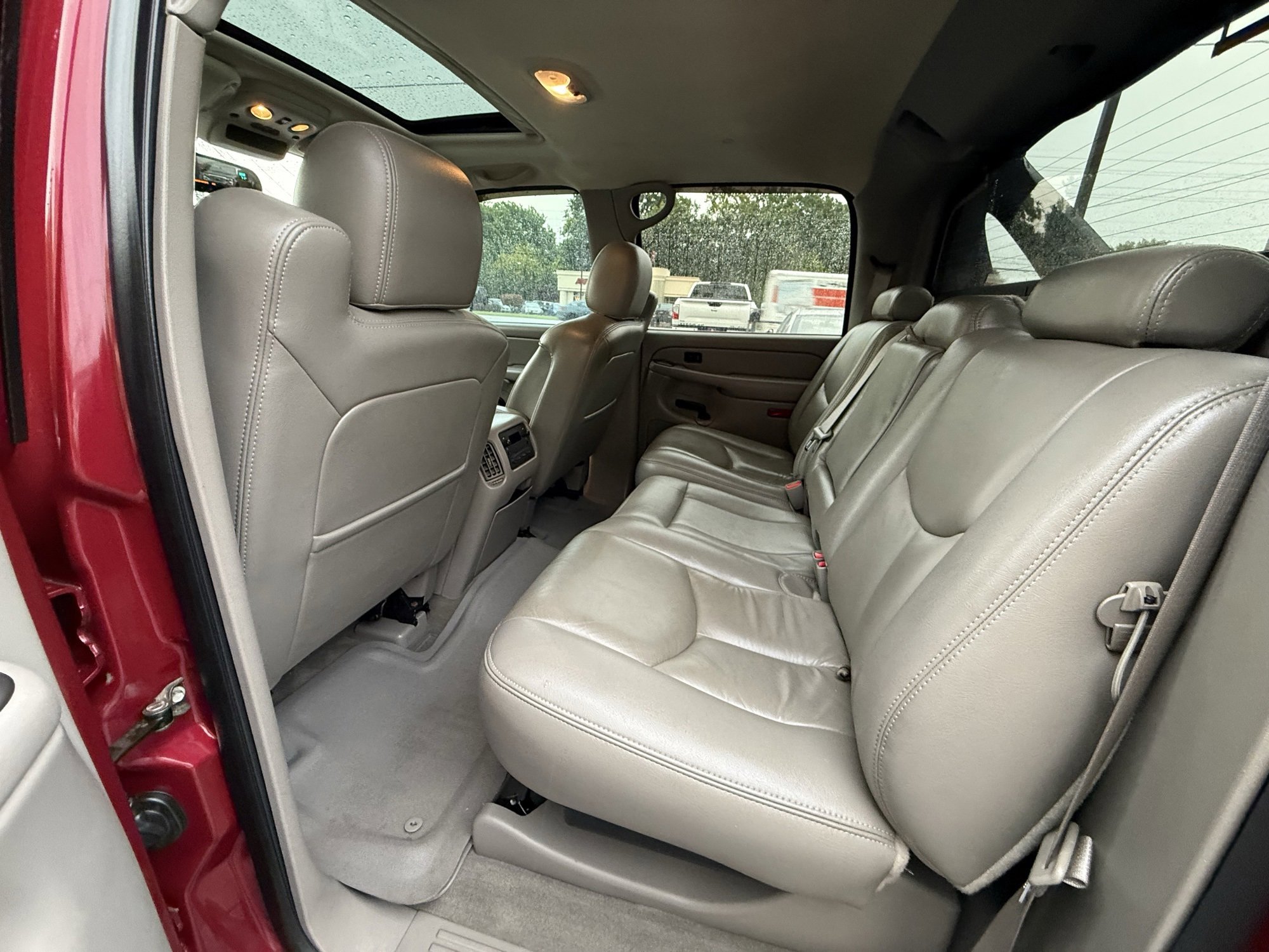 Used 2005 Chevrolet Avalanche Z71 w/ Sun And Sound Package image 12