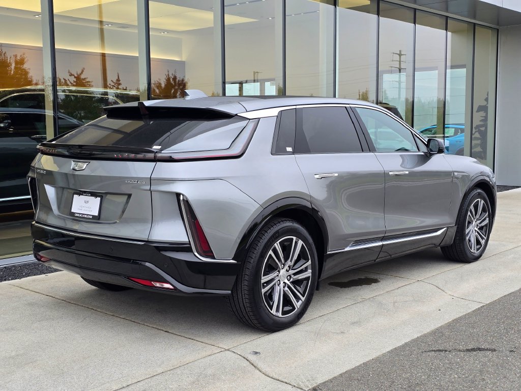 Certified 2025 Cadillac Lyriq Luxury AWD/4WD image 5