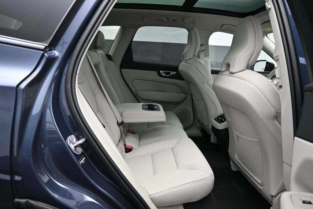 New 2026 Volvo XC60 B5 Ultra w/ Climate Package AWD/4WD image 18